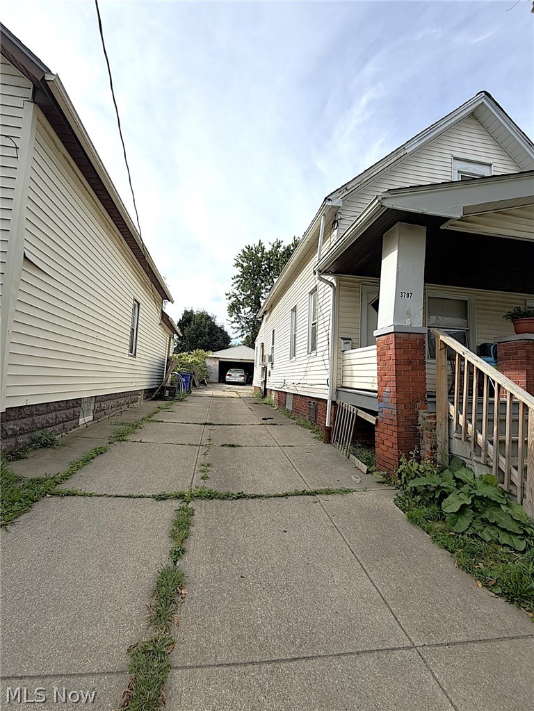 3707 Newark Avenue Cleveland OH 44109