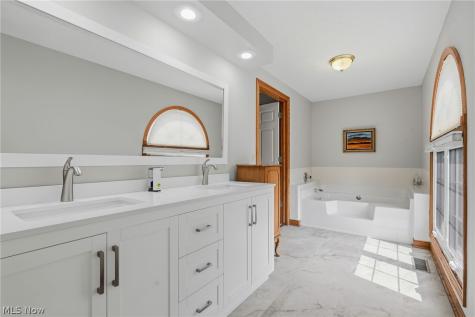 5905 Shetland Circle NE Canton OH 44721