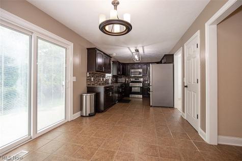 25660 Edgecliff Drive Euclid OH 44132