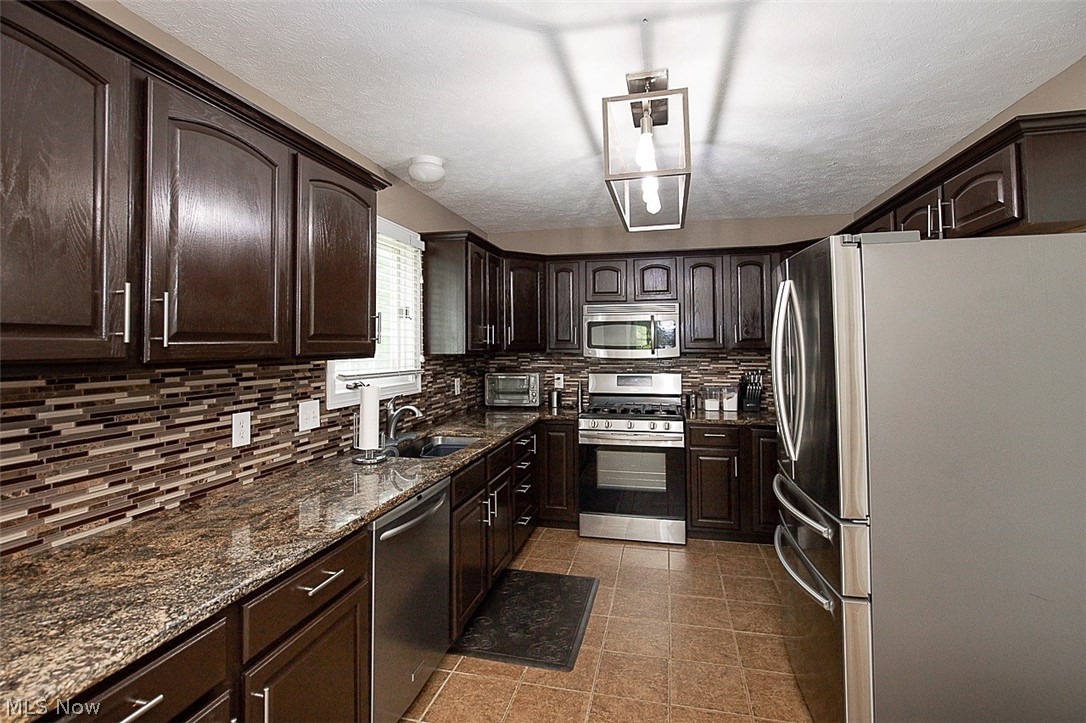 25660 Edgecliff Drive Euclid OH 44132