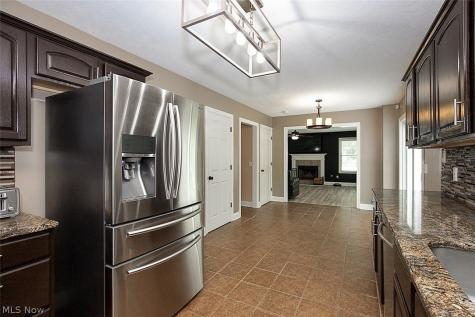25660 Edgecliff Drive Euclid OH 44132