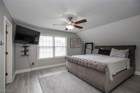 25660 Edgecliff Drive Euclid OH 44132
