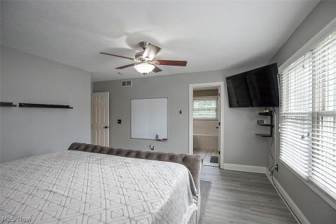 25660 Edgecliff Drive Euclid OH 44132