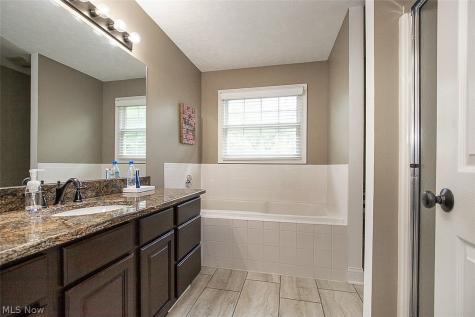 25660 Edgecliff Drive Euclid OH 44132