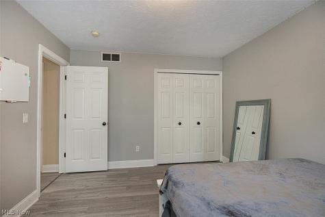 25660 Edgecliff Drive Euclid OH 44132