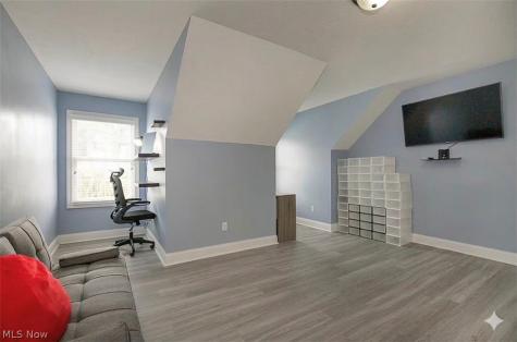 25660 Edgecliff Drive Euclid OH 44132