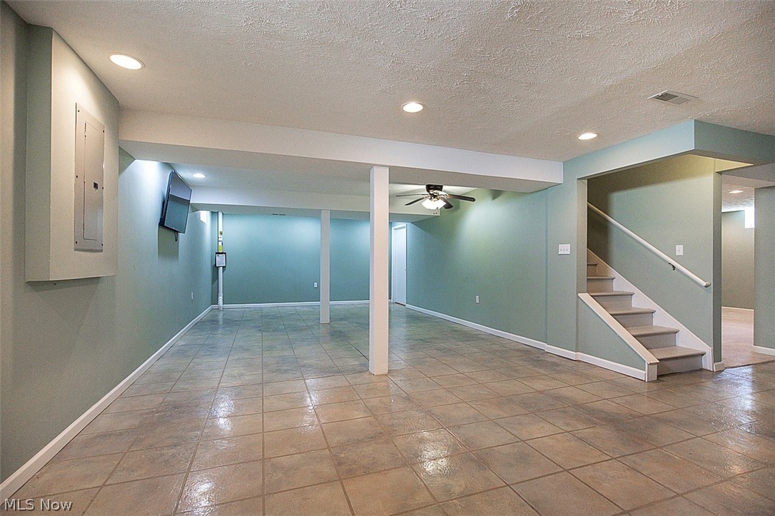 25660 Edgecliff Drive Euclid OH 44132
