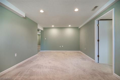 25660 Edgecliff Drive Euclid OH 44132