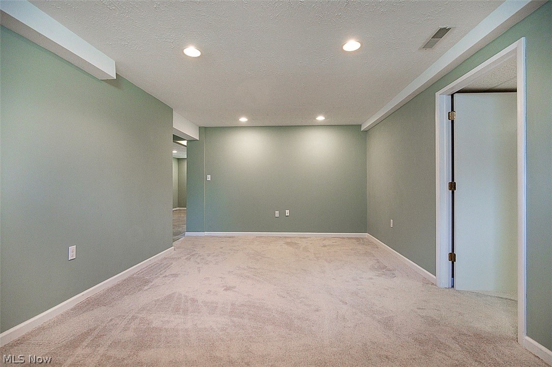 25660 Edgecliff Drive Euclid OH 44132