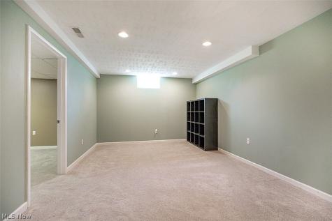 25660 Edgecliff Drive Euclid OH 44132