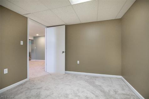 25660 Edgecliff Drive Euclid OH 44132