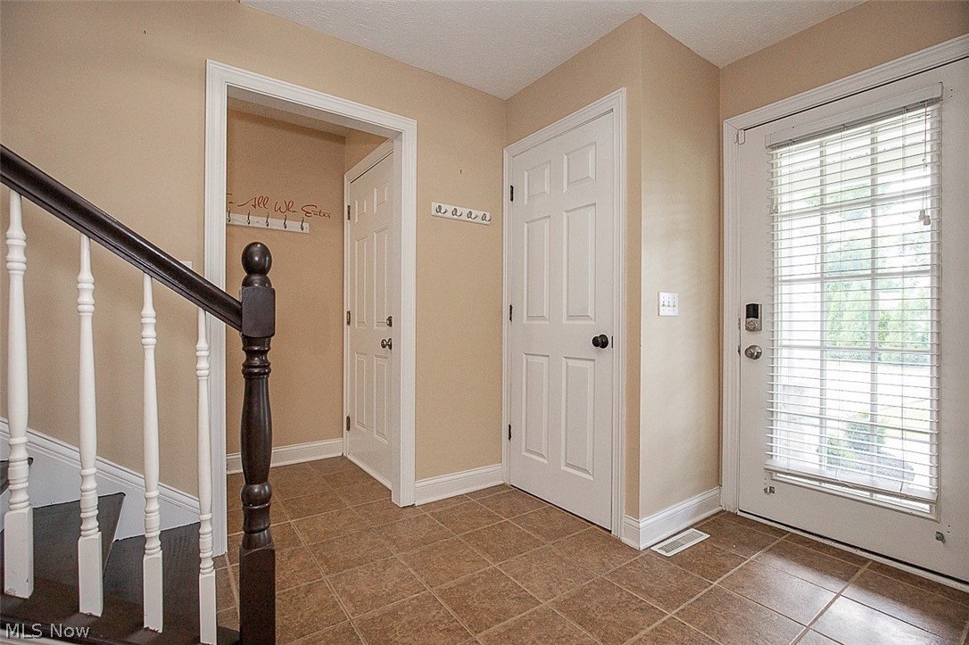 25660 Edgecliff Drive Euclid OH 44132