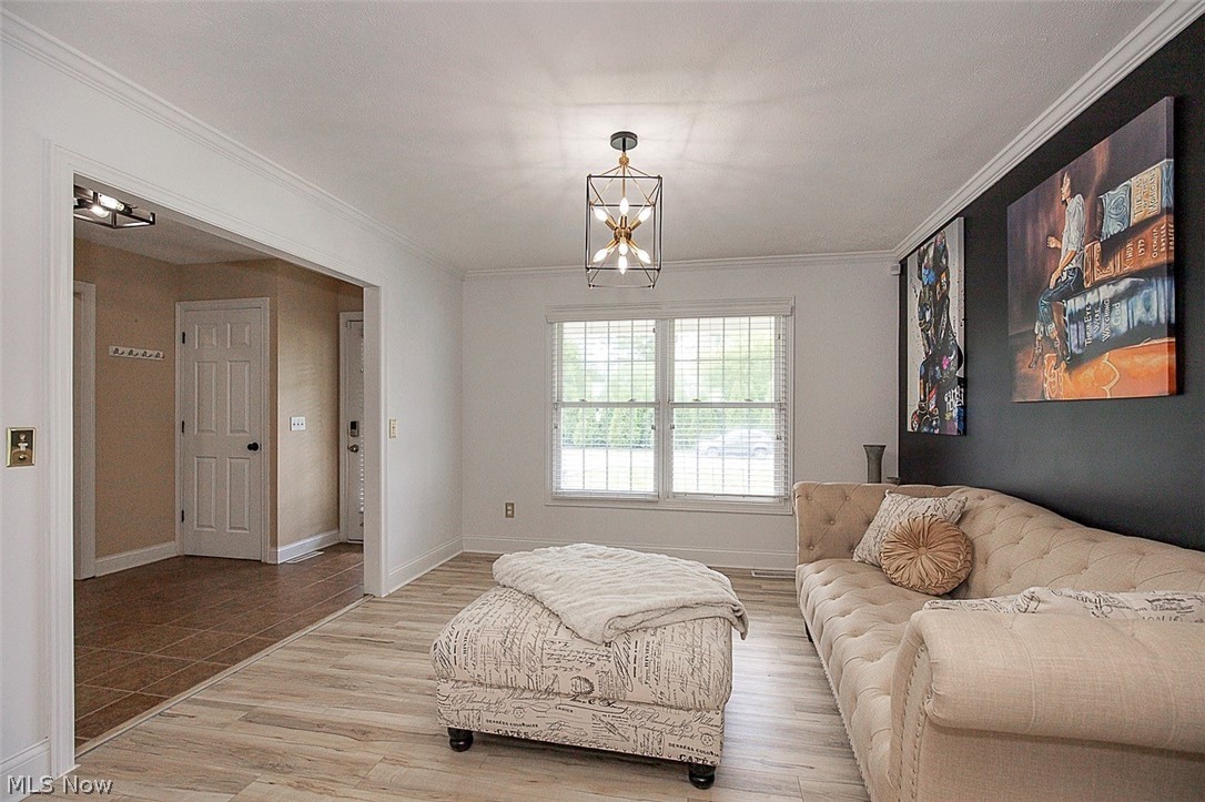 25660 Edgecliff Drive Euclid OH 44132
