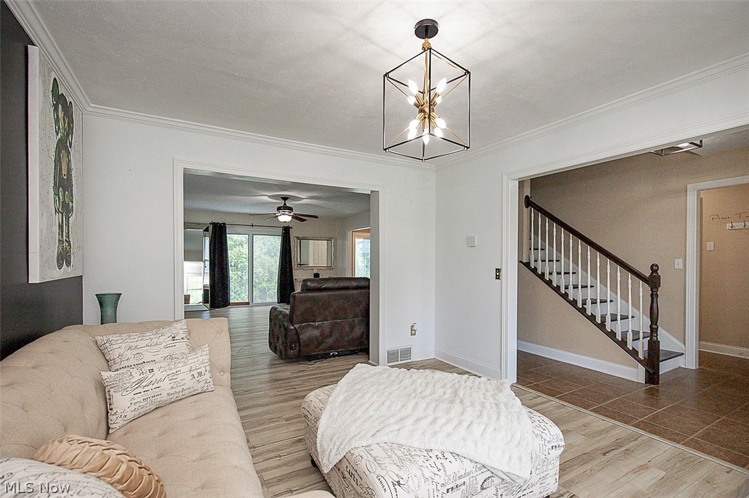 25660 Edgecliff Drive Euclid OH 44132