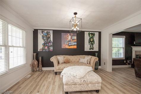 25660 Edgecliff Drive Euclid OH 44132
