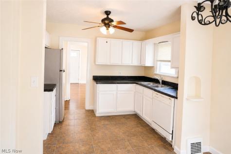 9725 Parkview Avenue Garfield Heights OH 44125