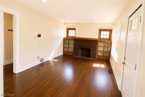 9725 Parkview Avenue Garfield Heights OH 44125