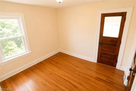 9725 Parkview Avenue Garfield Heights OH 44125