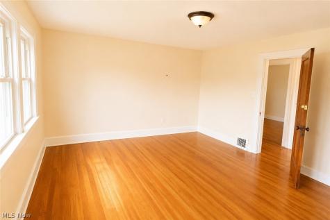 9725 Parkview Avenue Garfield Heights OH 44125