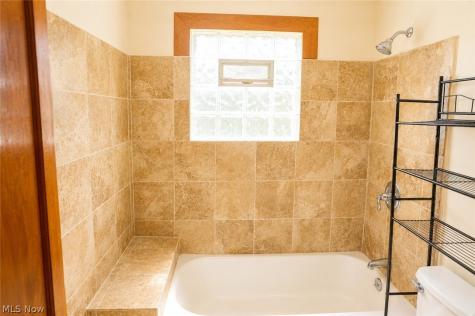 9725 Parkview Avenue Garfield Heights OH 44125