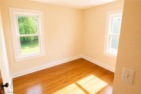 9725 Parkview Avenue Garfield Heights OH 44125