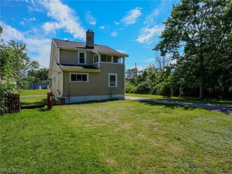 9725 Parkview Avenue Garfield Heights OH 44125