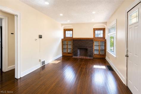 9725 Parkview Avenue Garfield Heights OH 44125