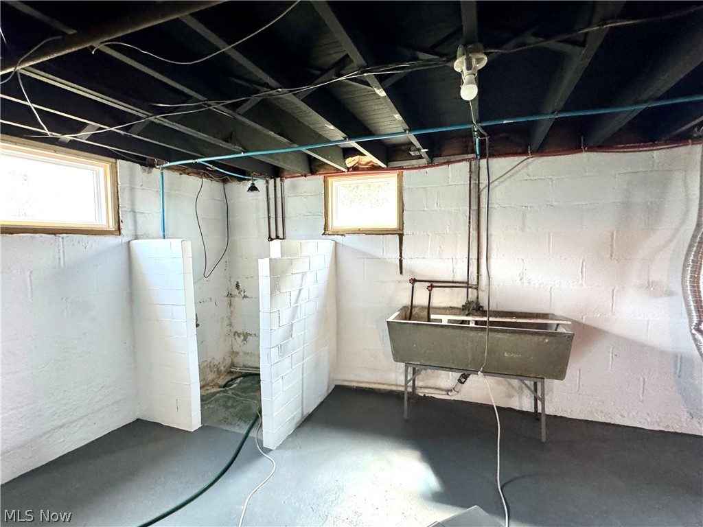 486 Mckinley Avenue Newcomerstown OH 43832