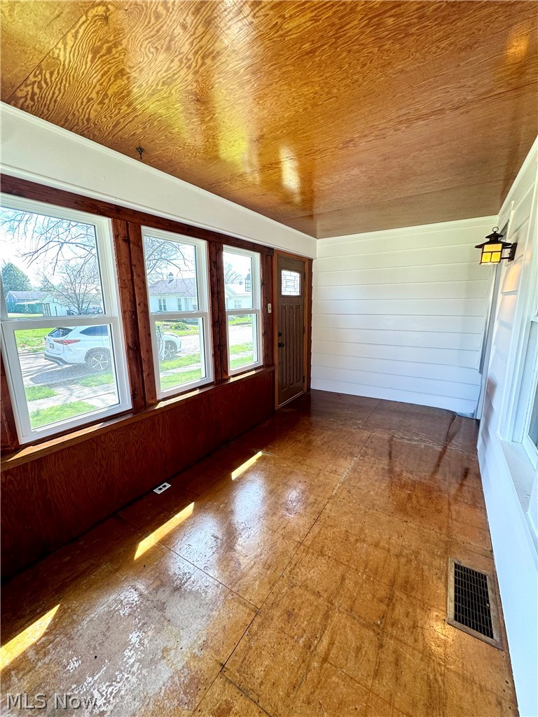 486 Mckinley Avenue Newcomerstown OH 43832