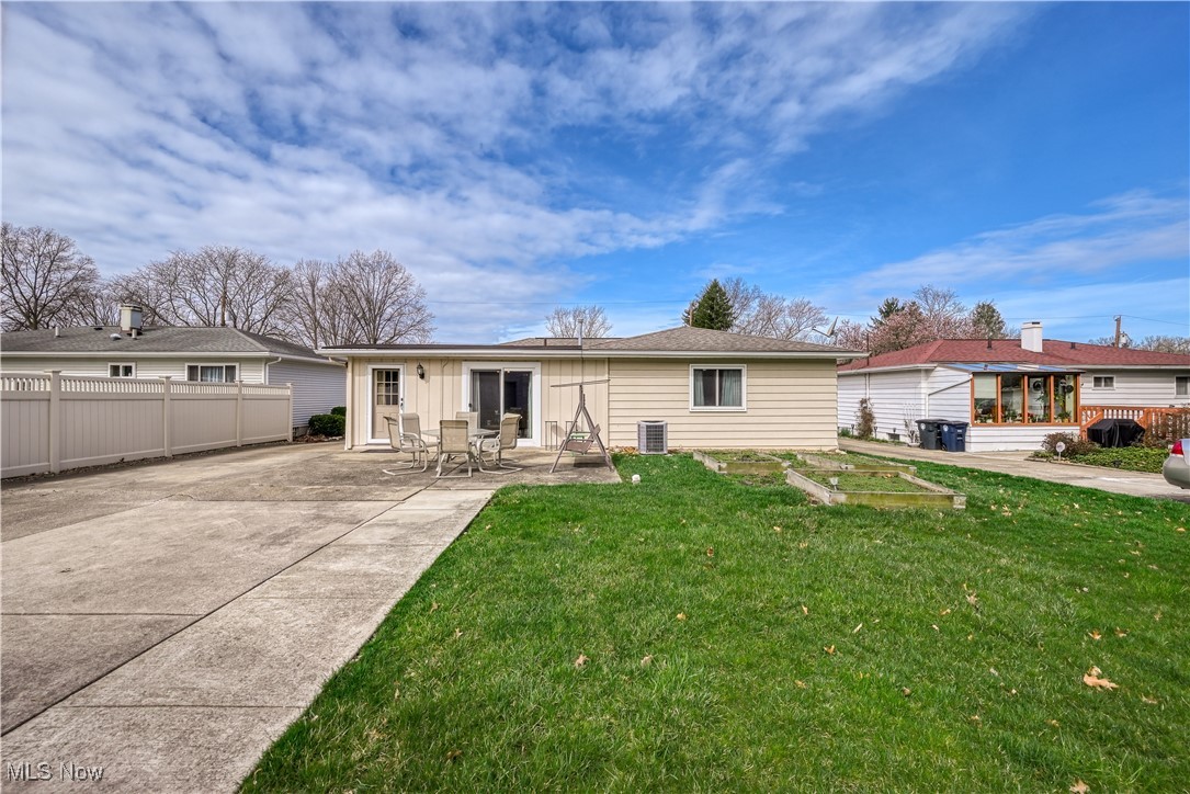 379 Ellen Avenue Akron OH 44305