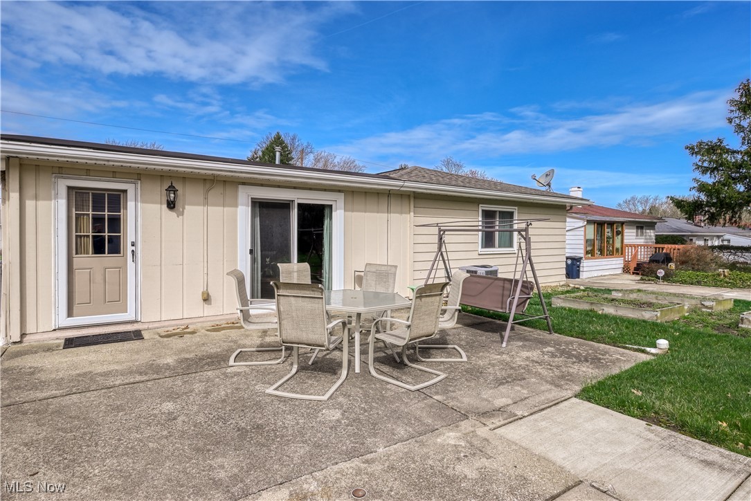 379 Ellen Avenue Akron OH 44305