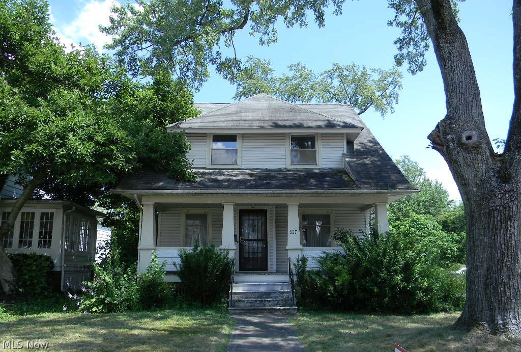 527 Oak Knoll Avenue SE Warren OH 44483