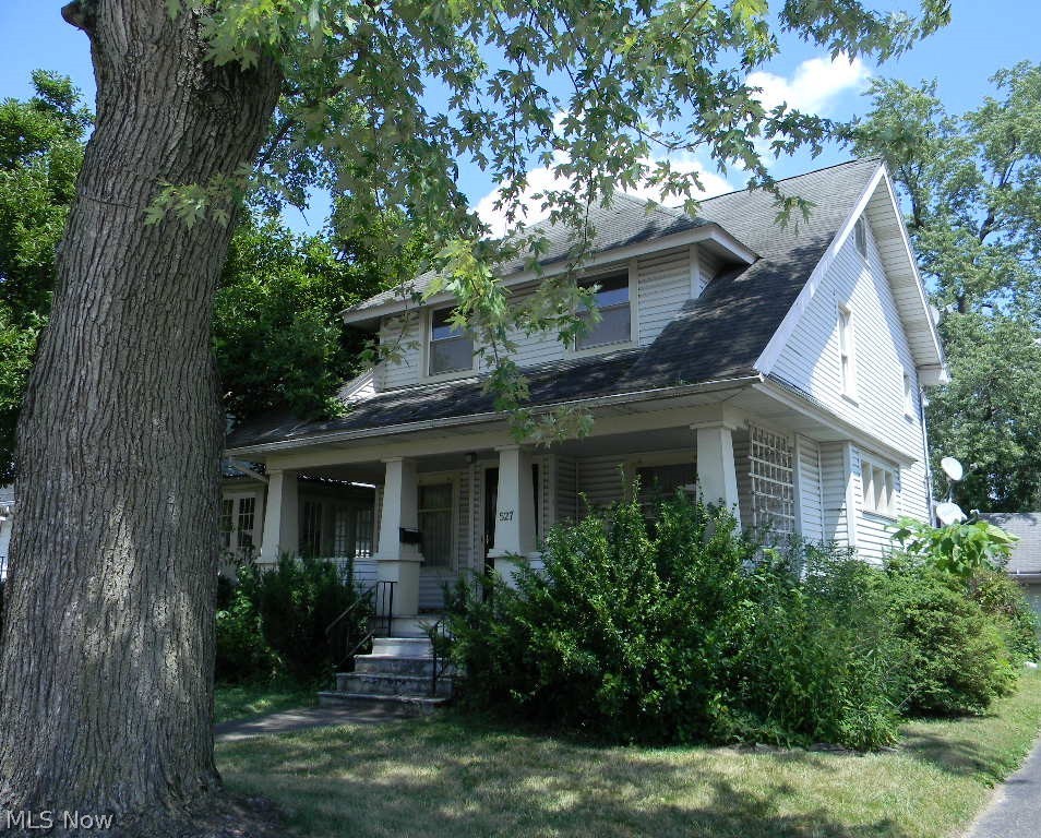527 Oak Knoll Avenue SE Warren OH 44483