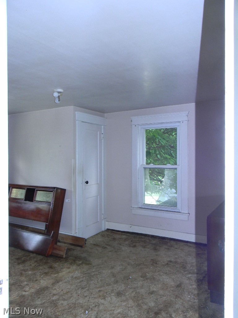 527 Oak Knoll Avenue SE Warren OH 44483