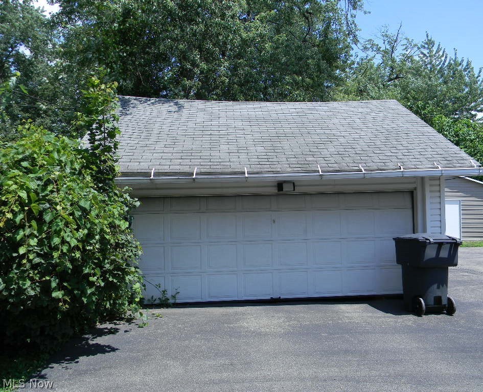 527 Oak Knoll Avenue SE Warren OH 44483