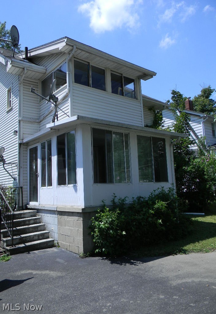 527 Oak Knoll Avenue SE Warren OH 44483