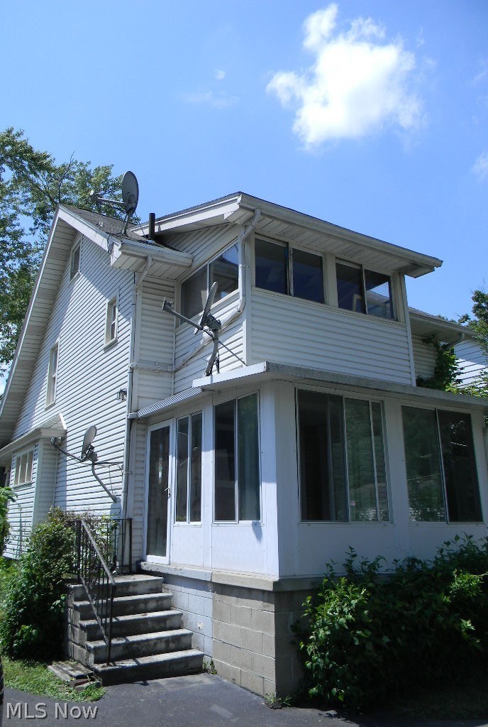527 Oak Knoll Avenue SE Warren OH 44483