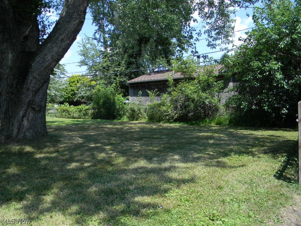 527 Oak Knoll Avenue SE Warren OH 44483