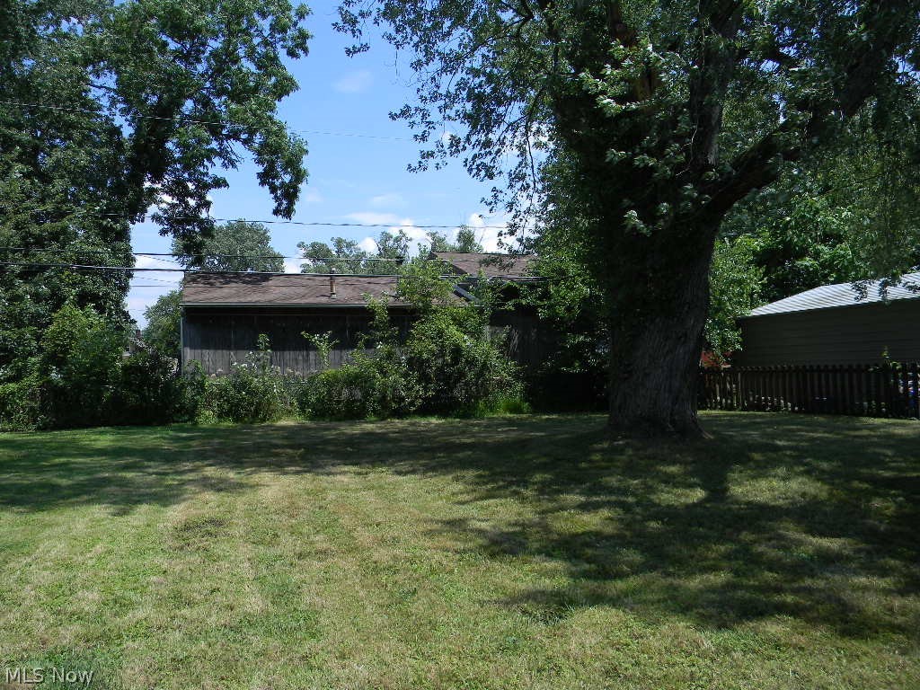 527 Oak Knoll Avenue SE Warren OH 44483