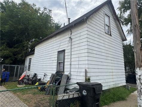 3062 E 67th Street Cleveland OH 44127