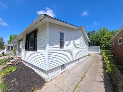 20632 Woodstock Avenue Fairview Park OH 44126
