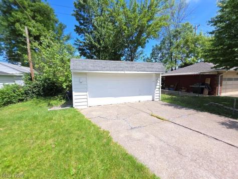 20632 Woodstock Avenue Fairview Park OH 44126