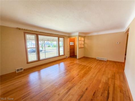 4406 Urban Drive Cleveland OH 44121