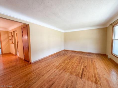 4406 Urban Drive Cleveland OH 44121