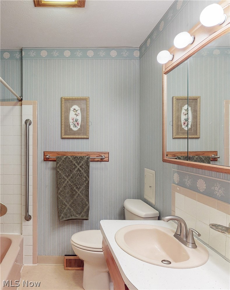 72 Meadow Lane Peninsula OH 44264