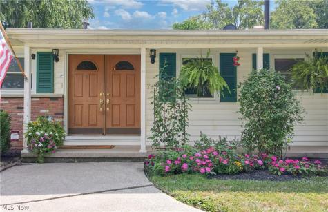 72 Meadow Lane Peninsula OH 44264