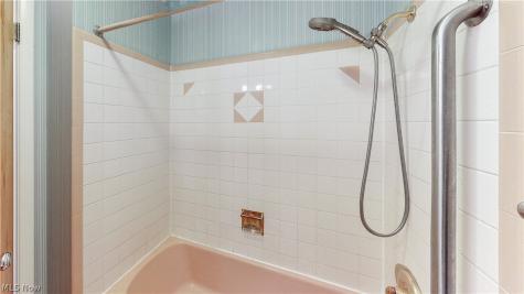 72 Meadow Lane Peninsula OH 44264