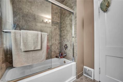 3326 Yorkshire Cleveland Heights OH 44118