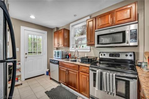 3326 Yorkshire Cleveland Heights OH 44118