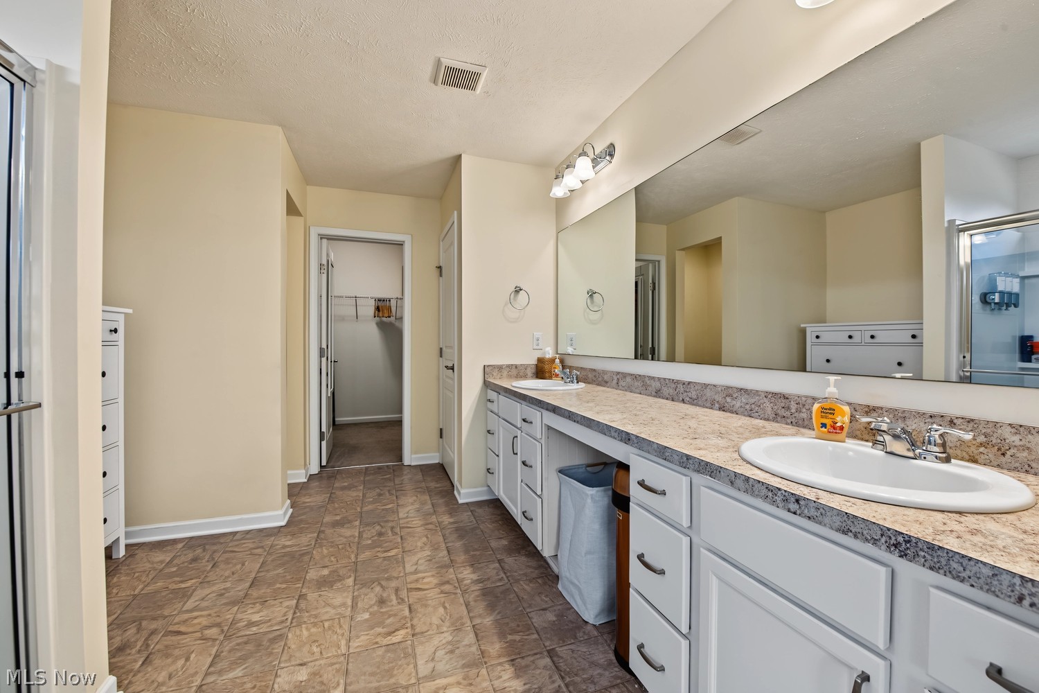 180 Nottingham Way Wadsworth OH 44281